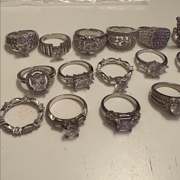 Costume jewelry lot / rings - Picture 2 of 6